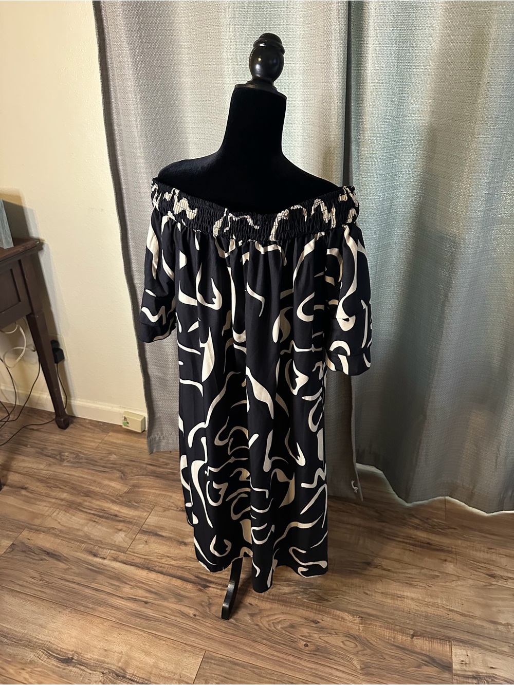 SHEIN Black and Cream One-Shoulder Midi Dress - Picture 2 of 4